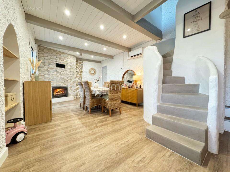 Maison à VEUREY-VOROIZE