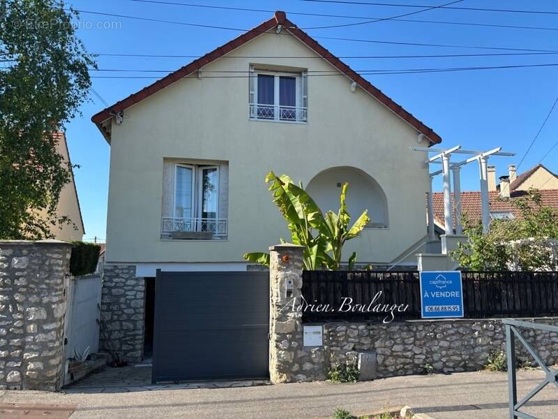 Maison à COMBS-LA-VILLE