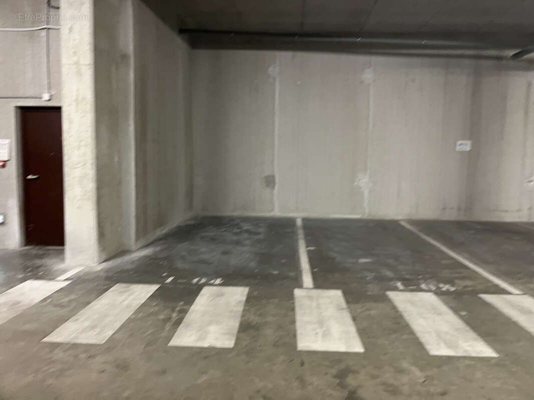 Parking à LYON-9E