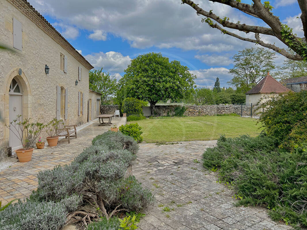Maison à SAINT-EMILION