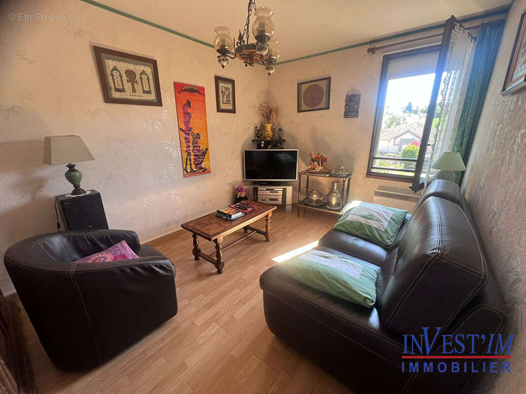 Appartement à SAINT-GENIS-LAVAL