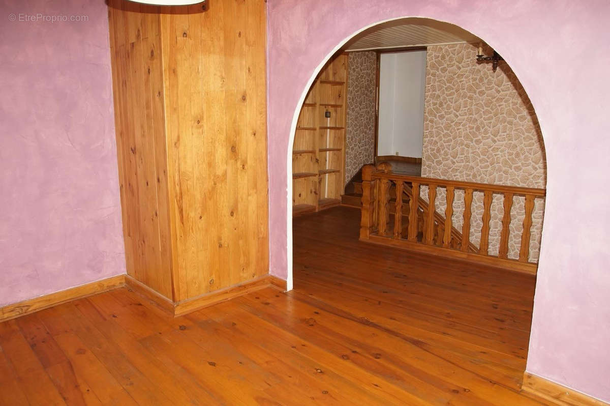 Maison à MOLOMPIZE