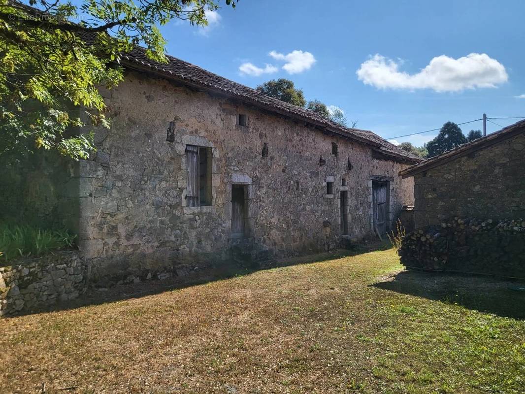 Maison à CHAMPNIERS-ET-REILHAC