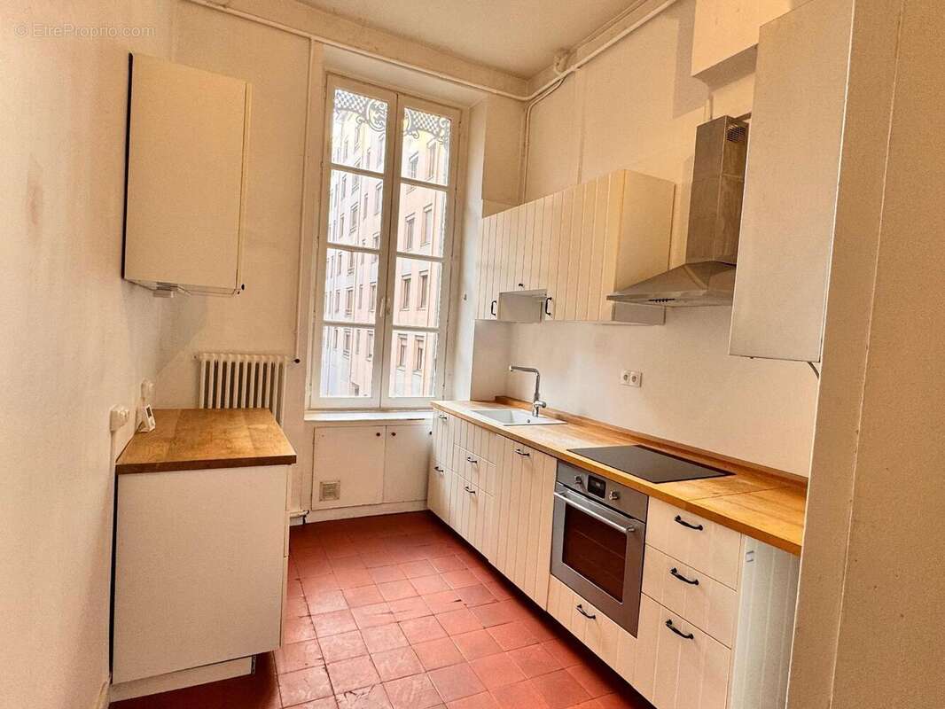   - Appartement à LYON-6E