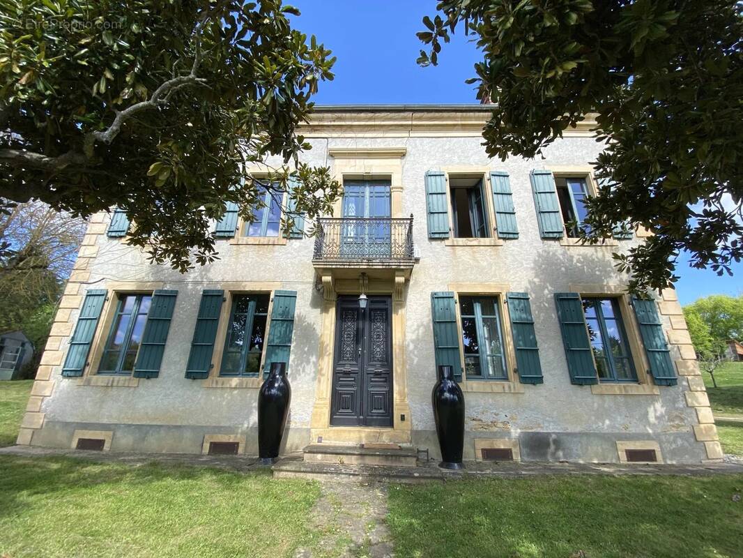 Maison à AURIGNAC
