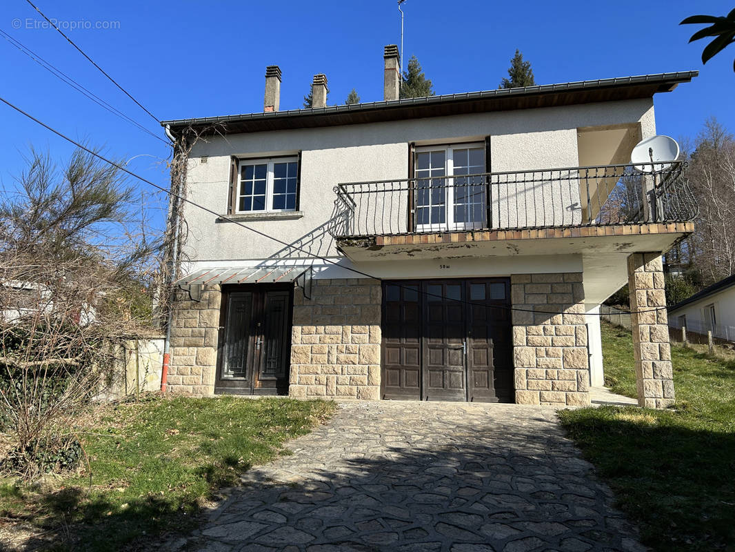 Maison à EGLETONS