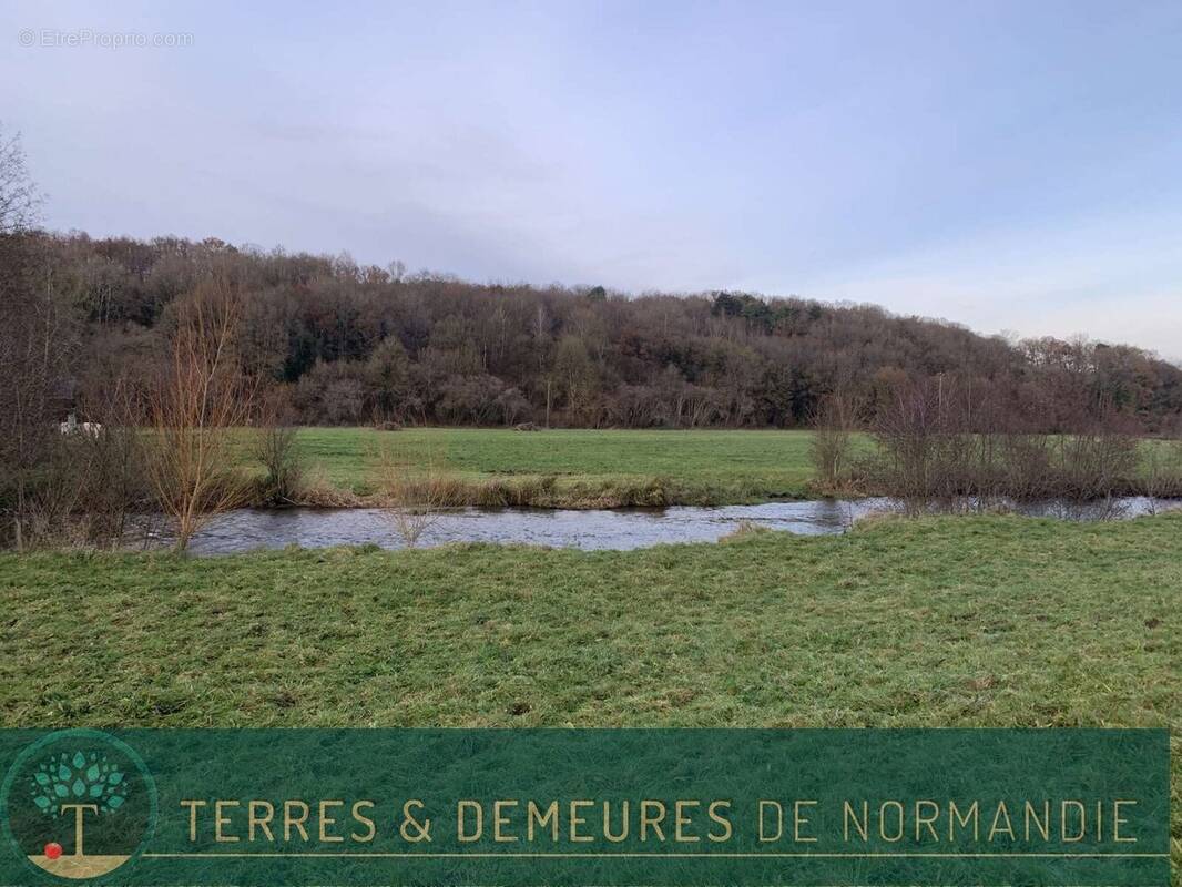 Terrain à BROGLIE