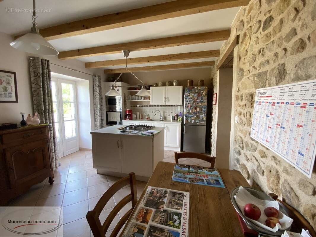 Maison à PRESSY-SOUS-DONDIN
