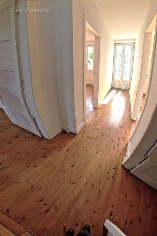 Appartement à COMPS-LA-GRAND-VILLE