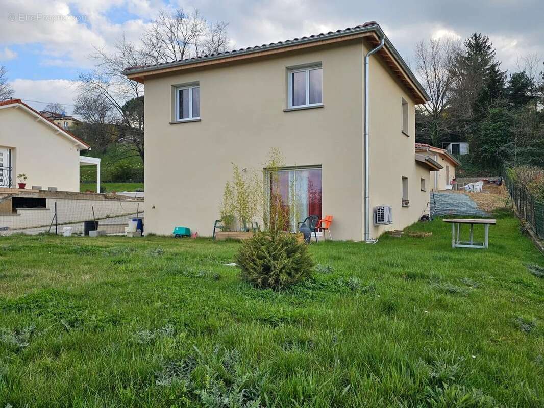 Maison à ESTRABLIN