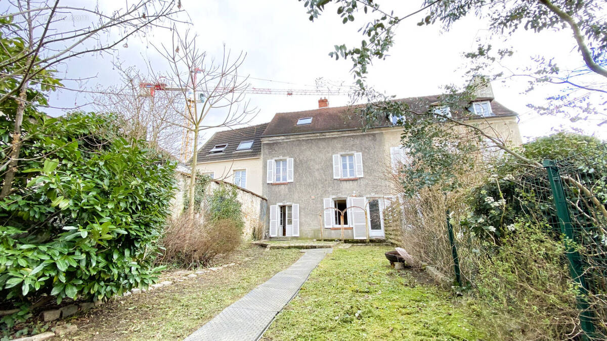 Maison à MONTIGNY-LES-CORMEILLES
