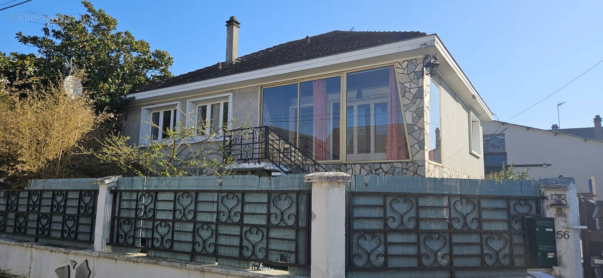 Appartement à LES PAVILLONS-SOUS-BOIS