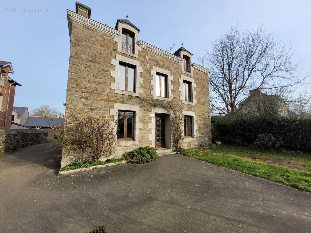 Maison à LE MINIHIC-SUR-RANCE