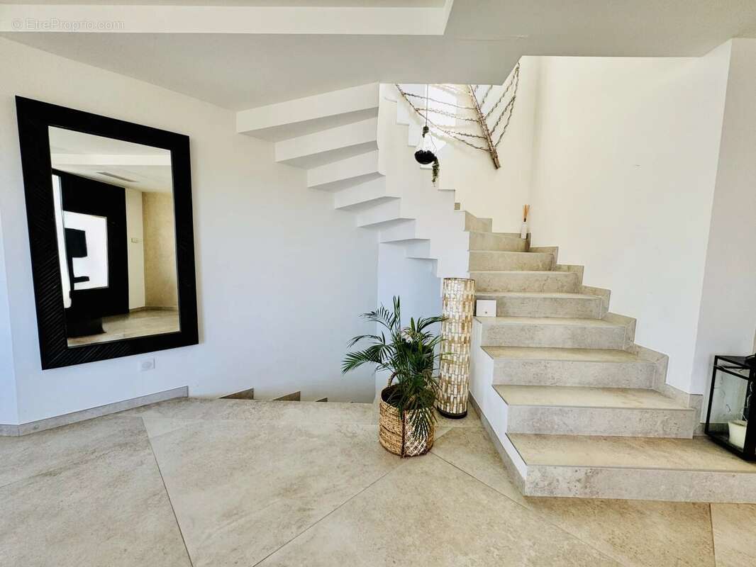 Maison à VALLAURIS