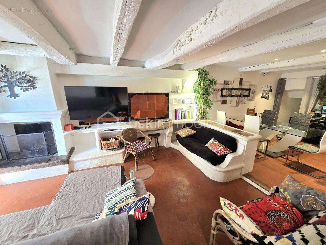 Appartement à LA COLLE-SUR-LOUP