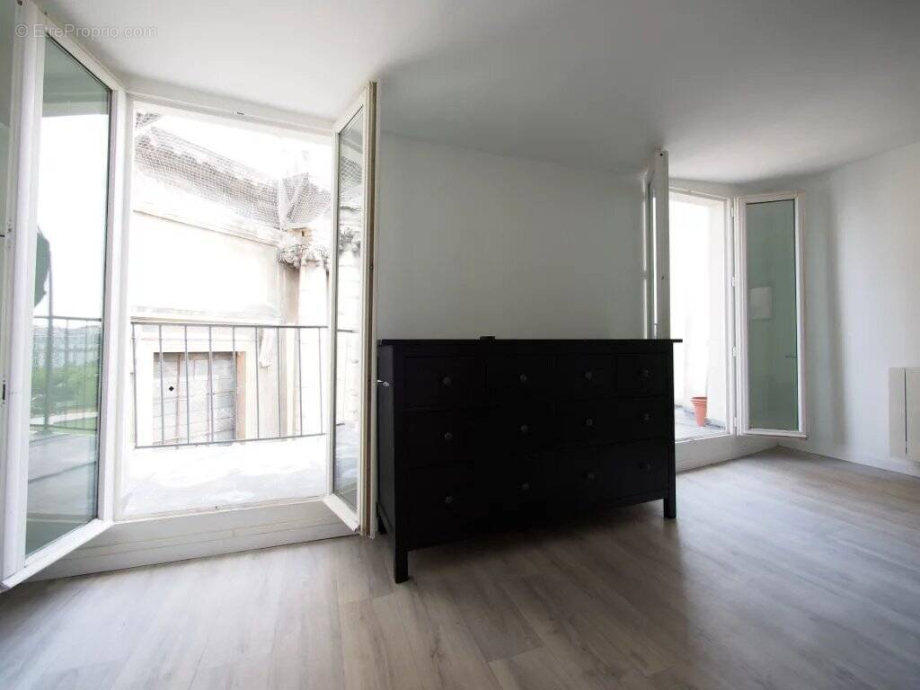 Appartement à PARIS-1E