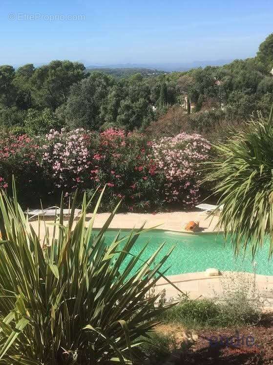 Appartement à LORGUES