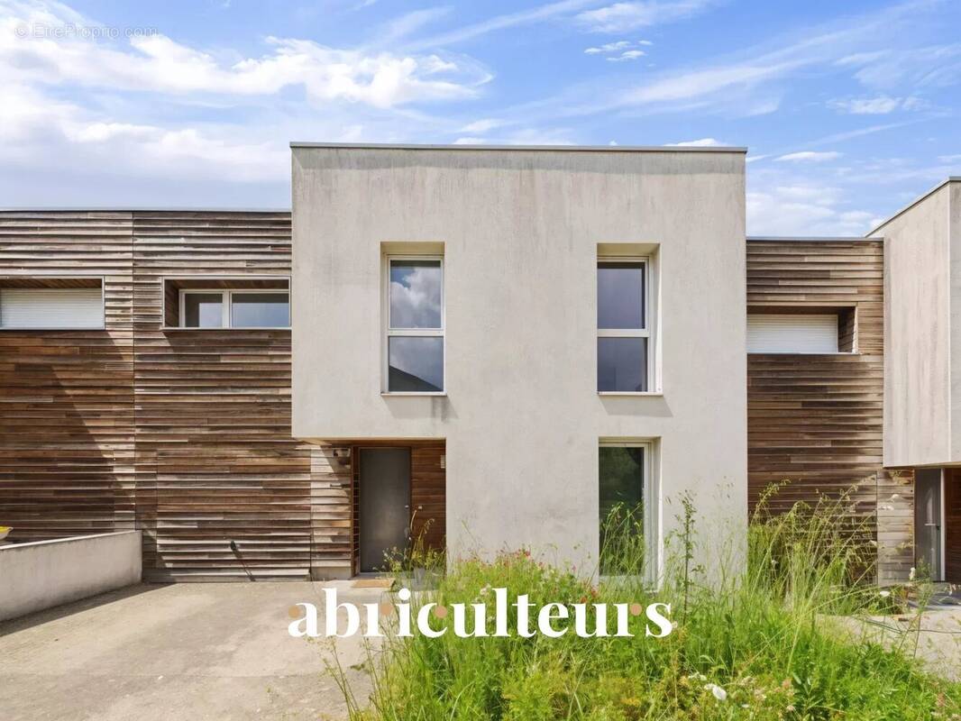 Maison à BOUGUENAIS