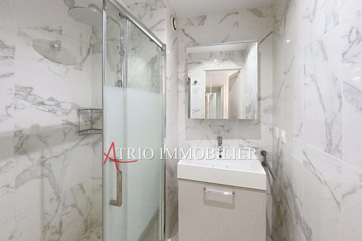 Appartement à SAINT-LAURENT-DU-VAR