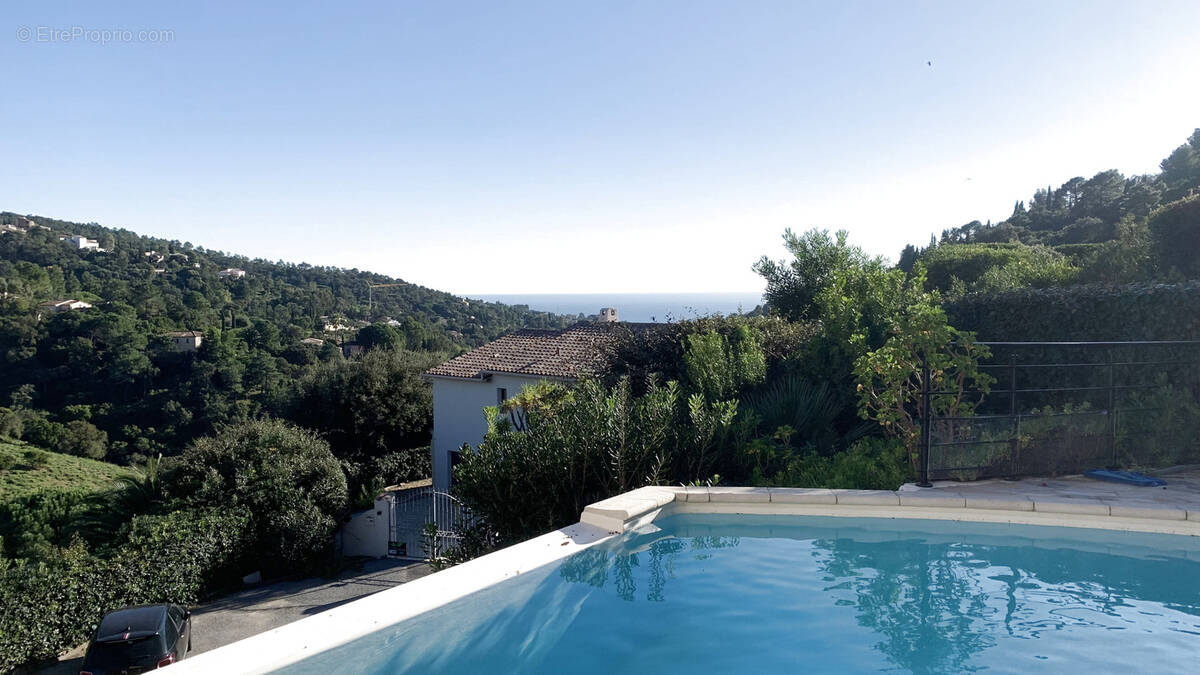 Maison à ROQUEBRUNE-SUR-ARGENS