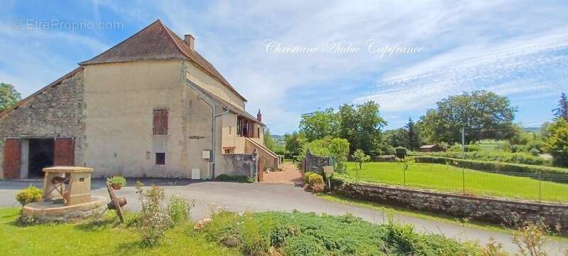 Maison à CLUNY