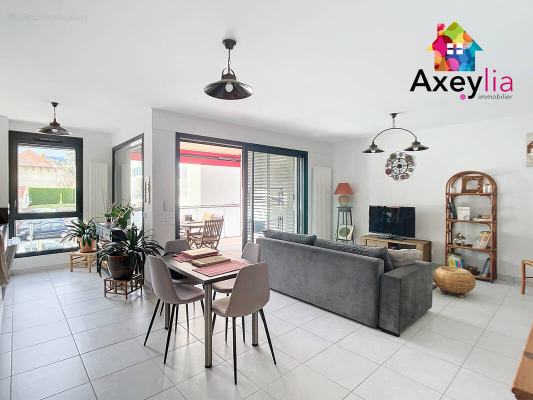 Appartement à RENAISON