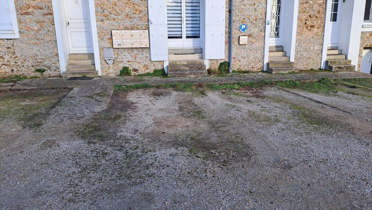 Appartement à FONTENAY-LES-BRIIS