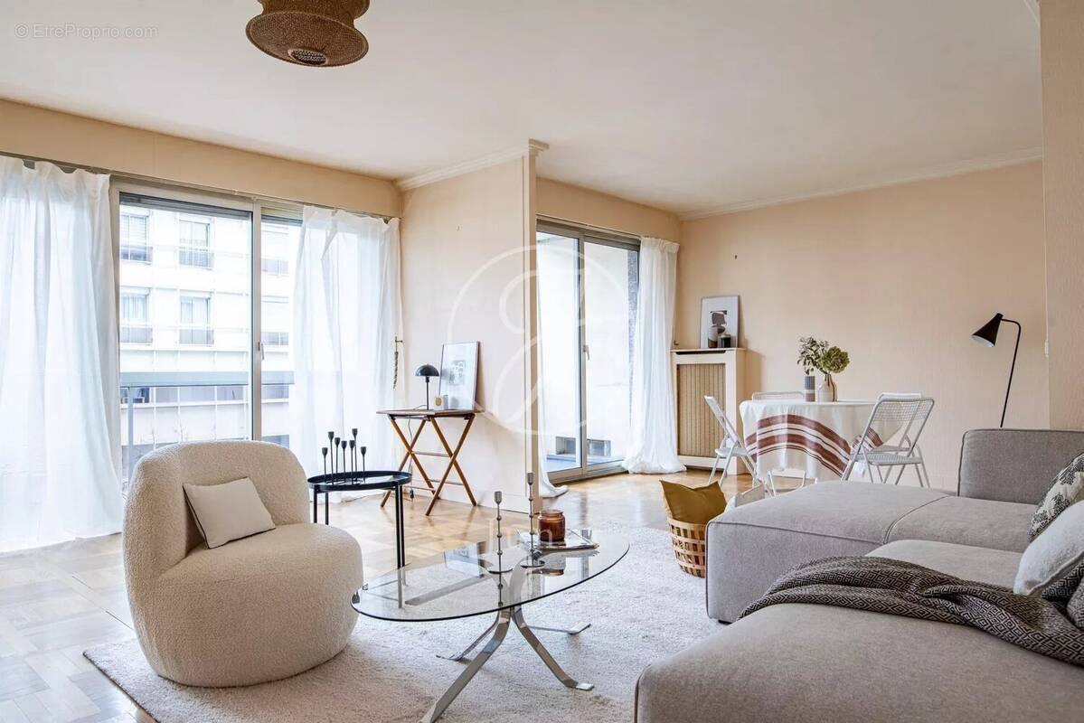 Appartement à PARIS-15E