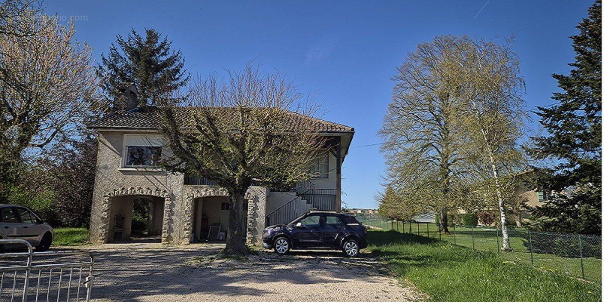 Maison à CHARNAY-LES-MACON