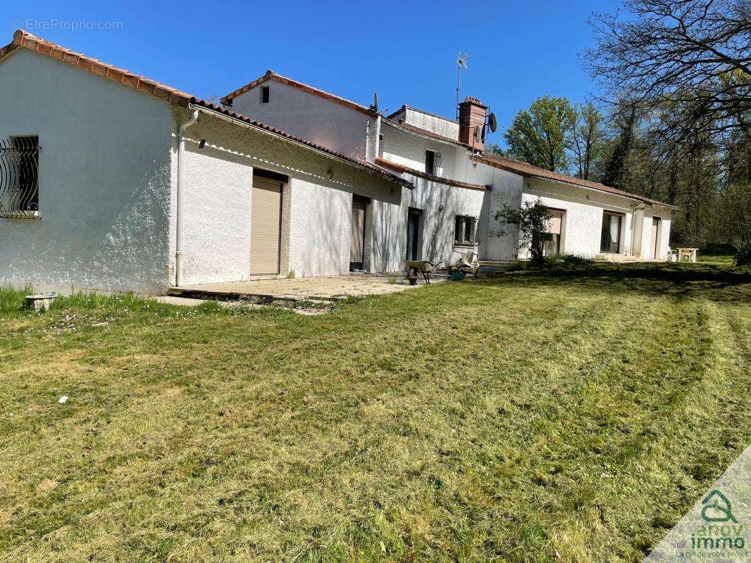 Maison à LIGUGE