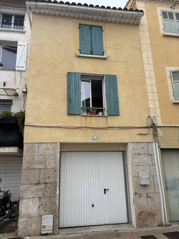 Appartement à SOLLIES-PONT