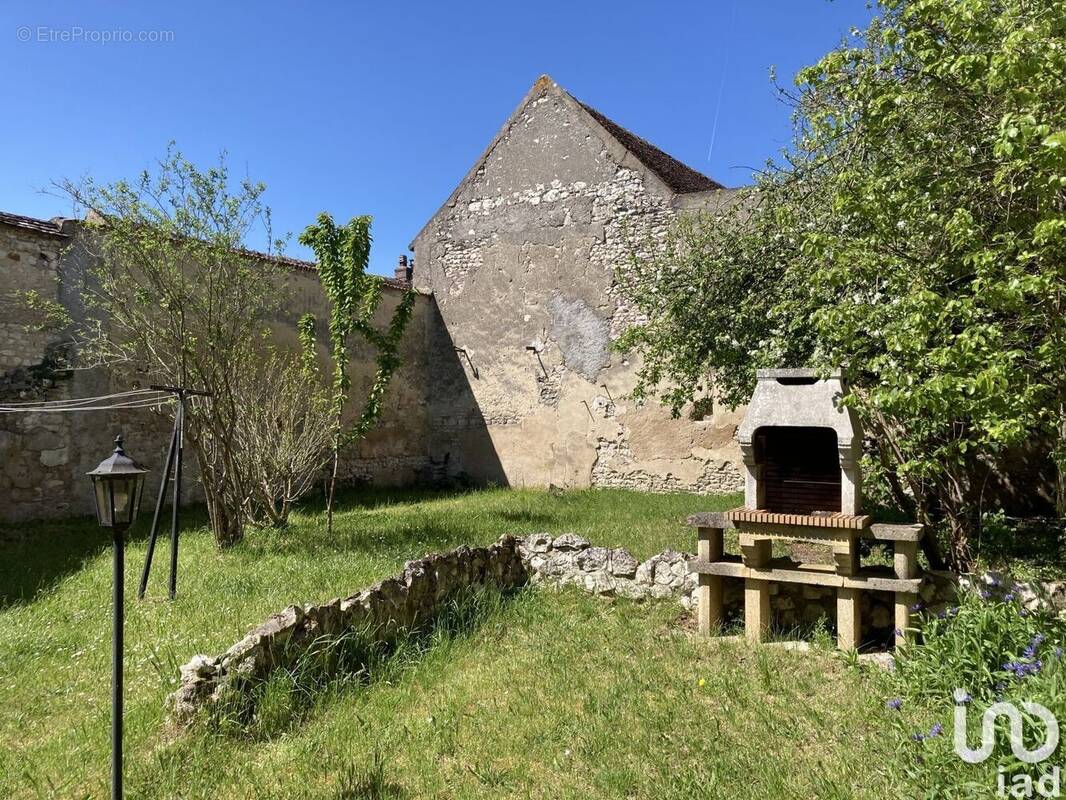 Photo 1 - Maison à BRIENON-SUR-ARMANCON