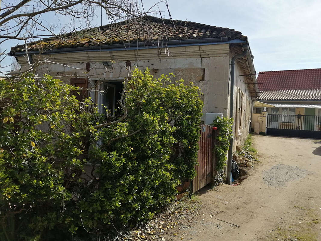 Maison à LENCLOITRE