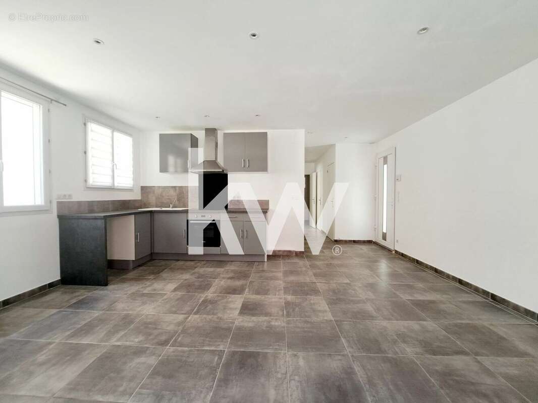 Appartement à GARONS