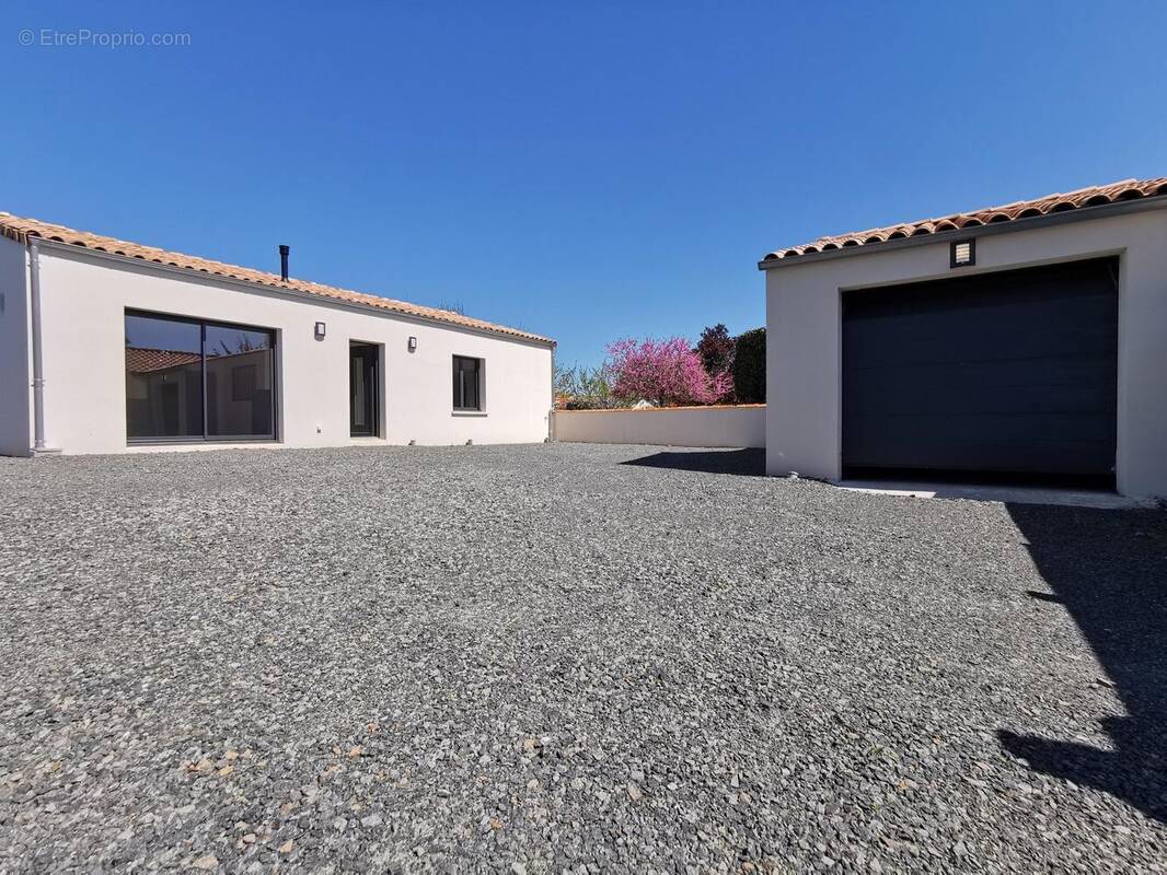 Photo 1 - Maison à TONNAY-CHARENTE