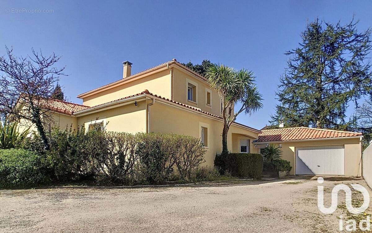 Photo 1 - Maison à BOUGUENAIS