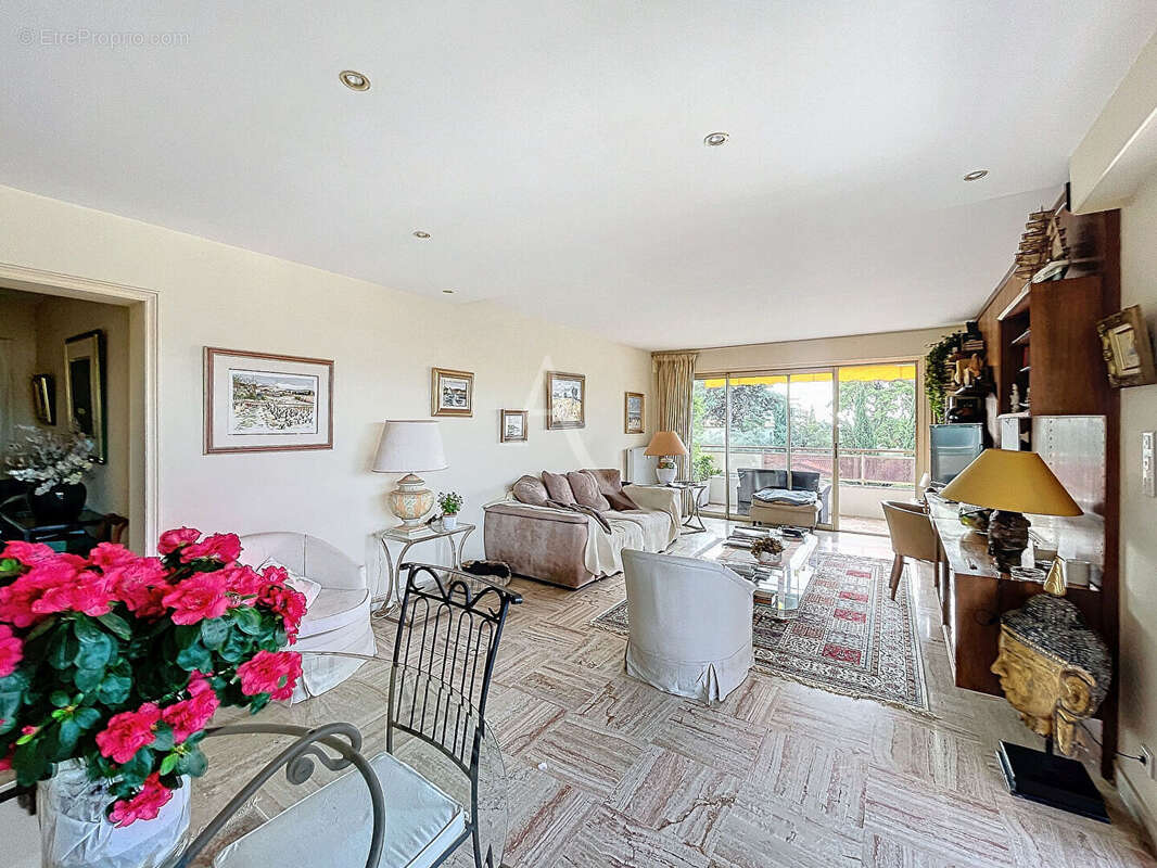 Appartement à LE CANNET