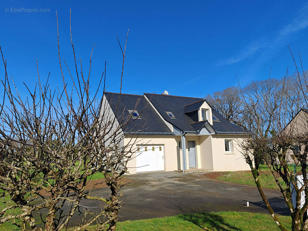 Maison à LOCQUELTAS