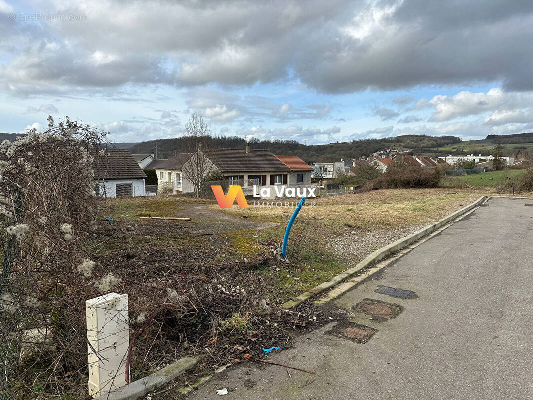 Terrain à CUSTINES