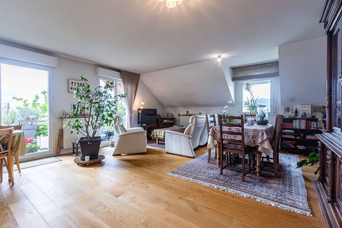 Appartement à PRINGY