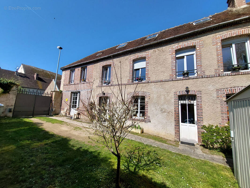 Maison à SAINT-JULIEN-DU-SAULT