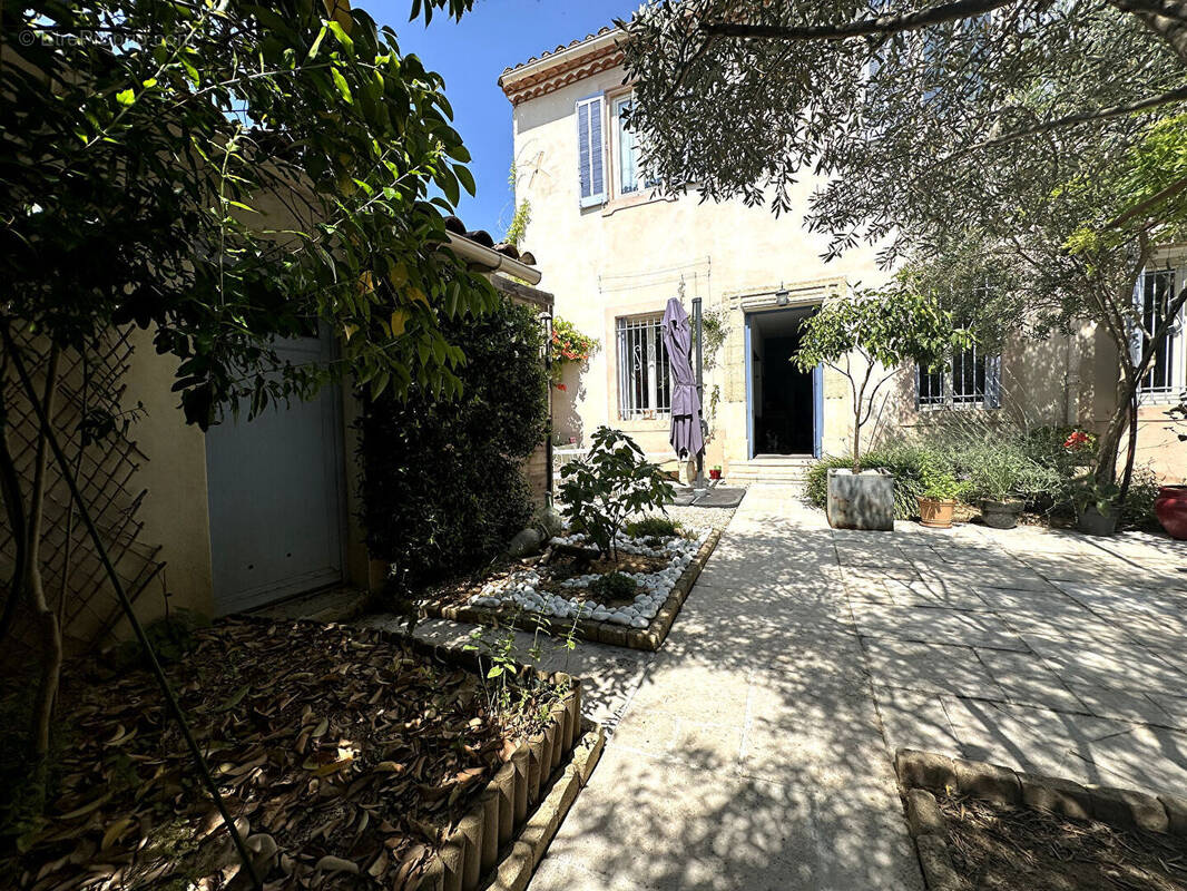 Maison à CAVEIRAC