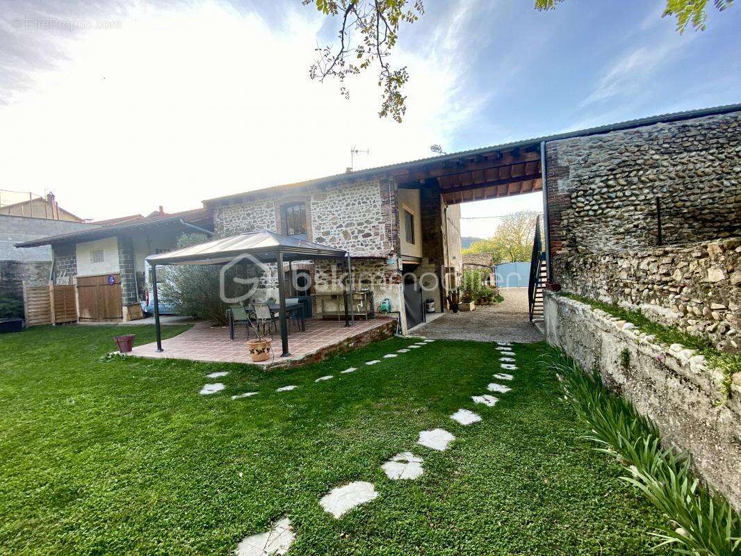Maison à LAVEYRON