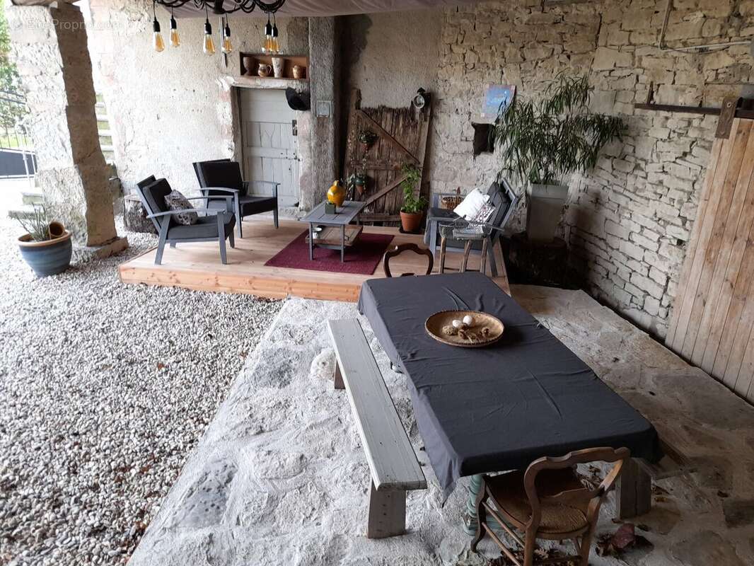 Maison à POMPIGNAN