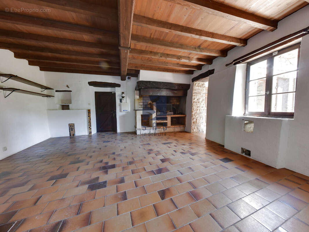 Maison à MIRMANDE