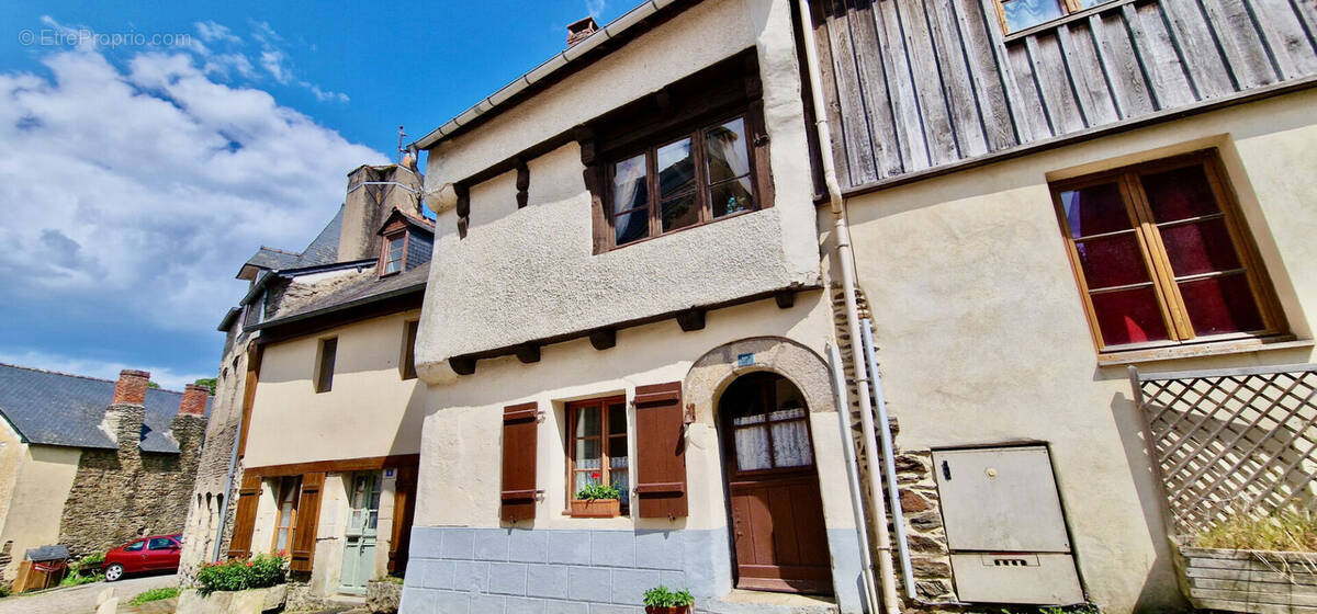 Maison à JOSSELIN