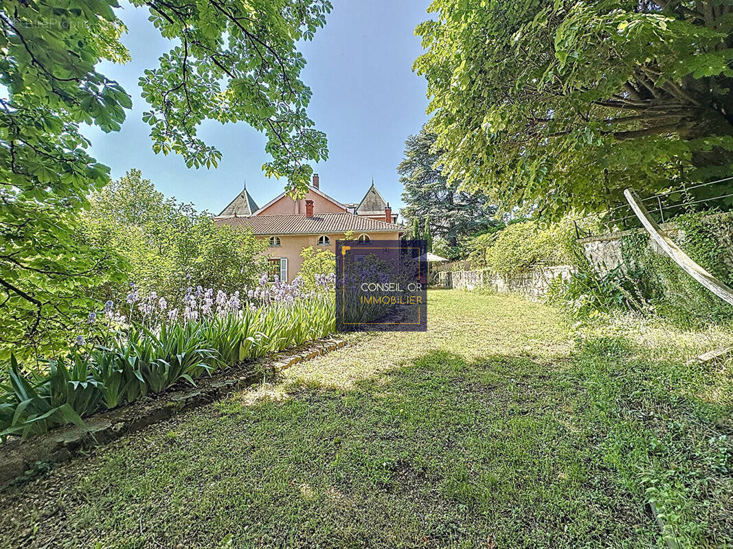 Maison à SAINT-GENIS-LAVAL
