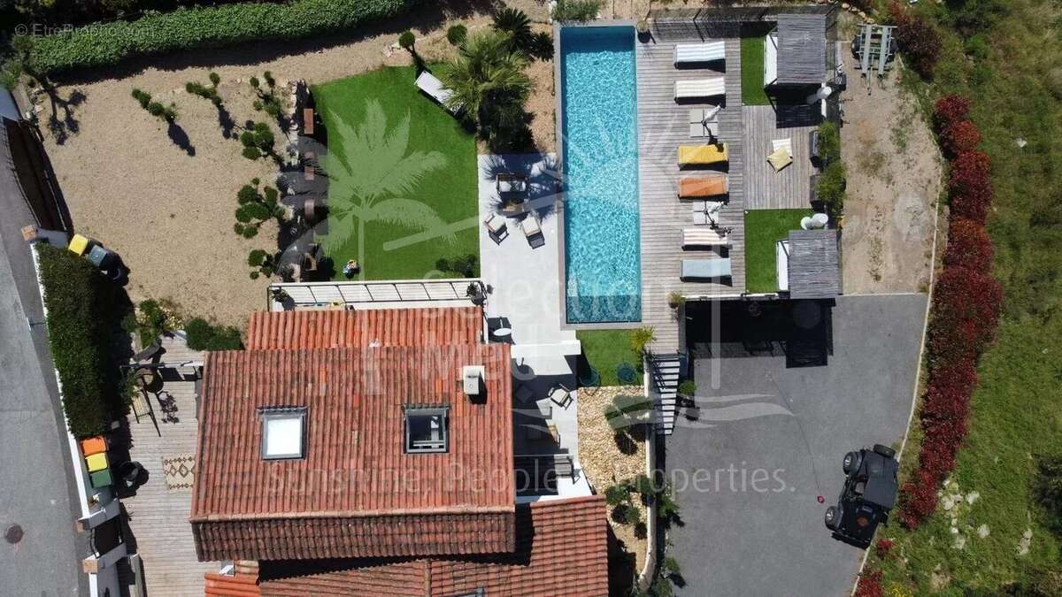 Maison à ROQUEBRUNE-SUR-ARGENS