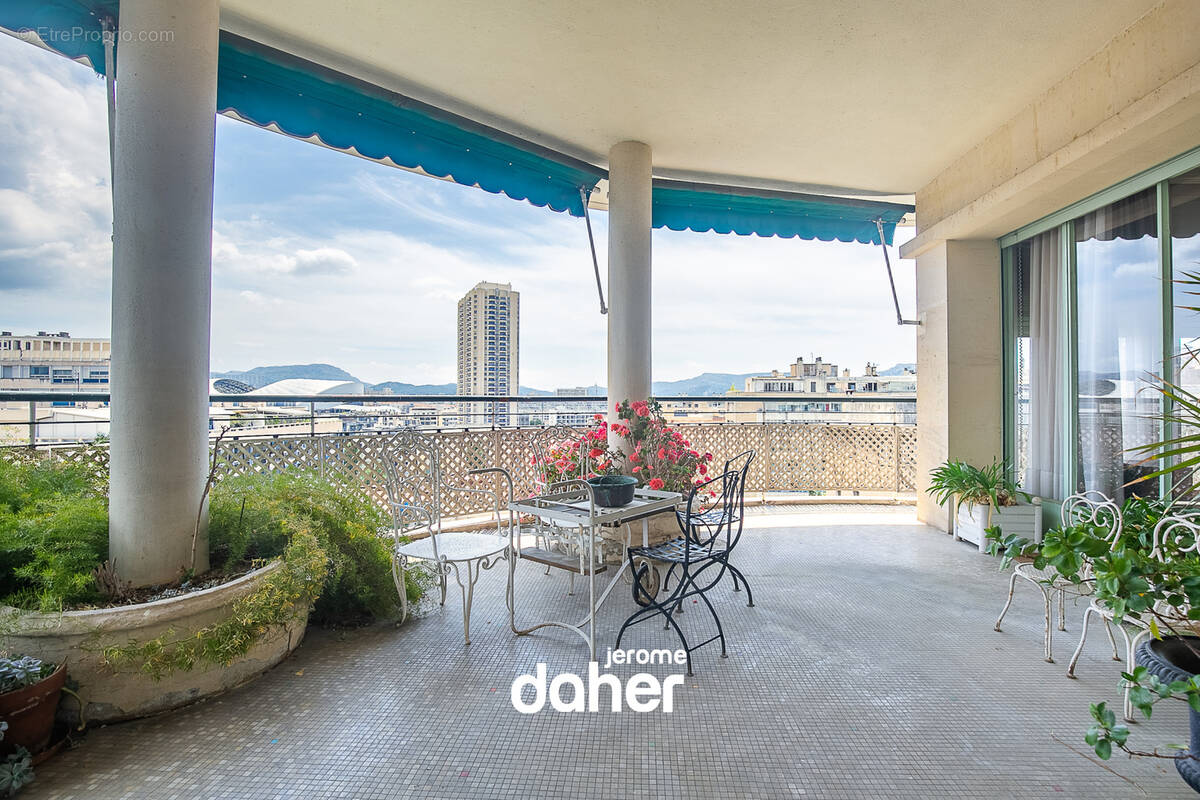 Appartement à MARSEILLE-8E