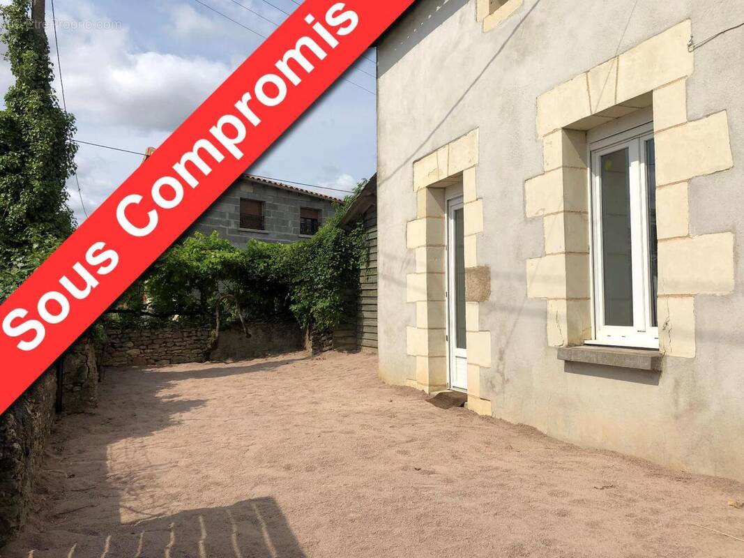   - Maison à THOUARS
